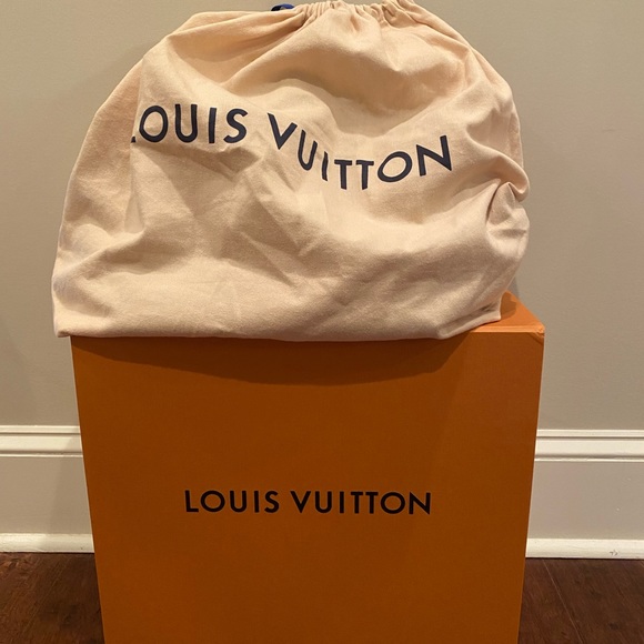 Carmel - Louis Vuitton Purse - Black - Picture 13 of 14